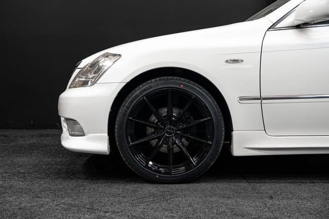 2005 Toyota Crown JDM car for sale — photo 7 of 18