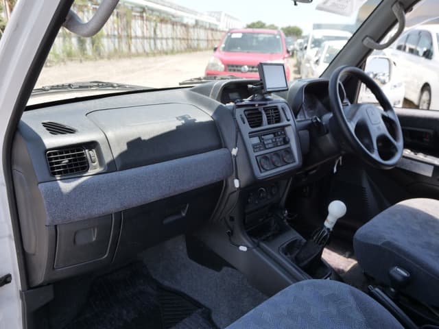 2001 Mitsubishi Pajero JDM car for sale — photo 23 of 25