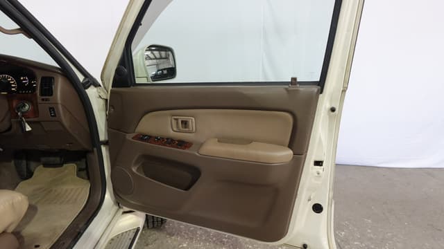 1999 Toyota Hilux Surf JDM car for sale — photo 17 of 21