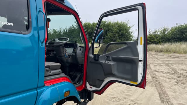 1995 Mitsubishi Canter JDM car for sale — photo 25 of 26