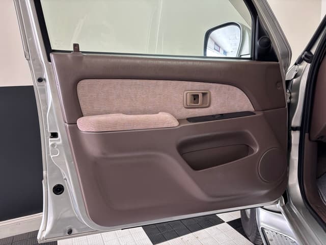 1999 Toyota Hilux Surf JDM car for sale — photo 16 of 25