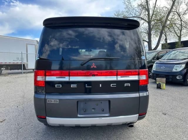 2007 Mitsubishi Delica JDM car for sale — photo 4 of 13
