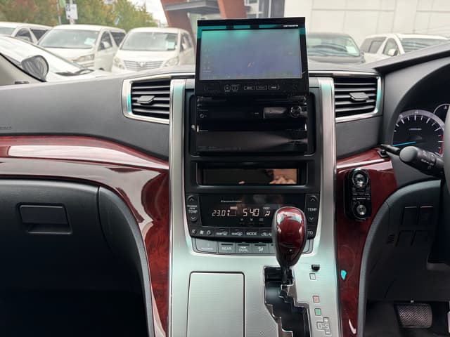 2010 Toyota Vellfire JDM car for sale — photo 21 of 23