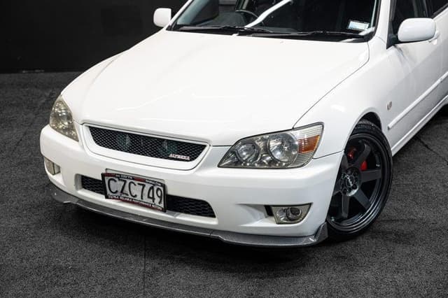 2001 Toyota Altezza JDM car for sale — photo 2 of 19