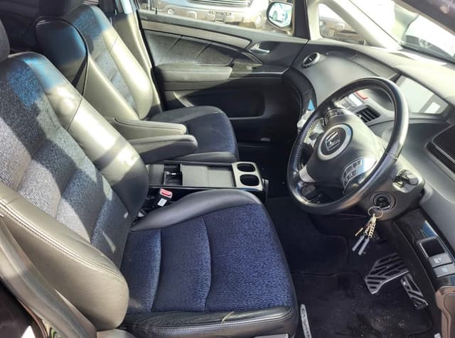 2005 Honda Odyssey JDM car for sale — photo 8 of 13