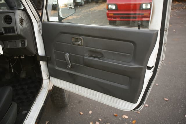 1998 Suzuki Jimny JDM car for sale — photo 6 of 10