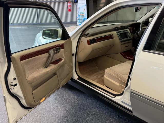 1999 Toyota Crown JDM car for sale — photo 9 of 19