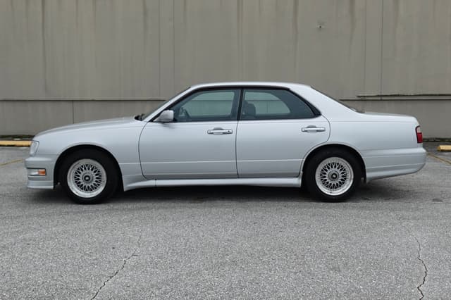 1995 Nissan Gloria JDM car for sale — photo 9 of 18