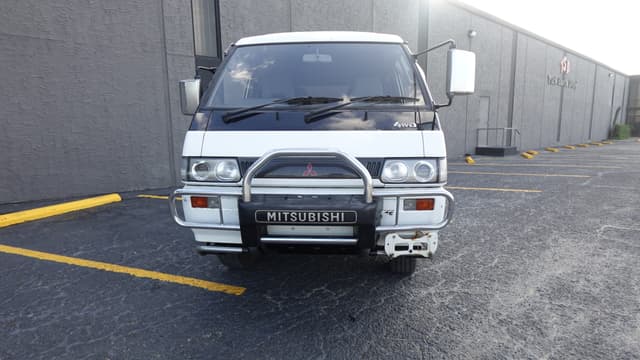 1994 Mitsubishi Delica JDM car for sale — photo 3 of 16