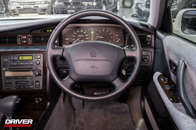 1997 Toyota Crown JDM car for sale — photo 3 of 25
