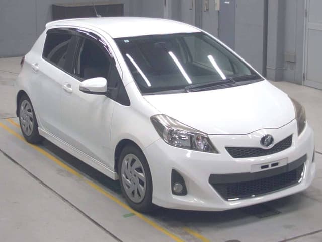 2011 Toyota Vitz JDM car for sale — photo 7 of 8