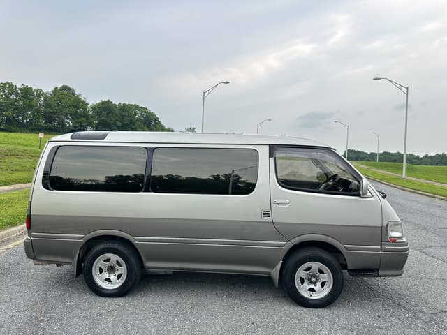 1998 Toyota HiAce JDM car for sale — photo 8 of 20
