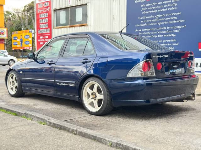 2005 Toyota Altezza JDM car for sale — photo 2 of 10