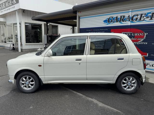 2000 Daihatsu Mira JDM car for sale — photo 6 of 10