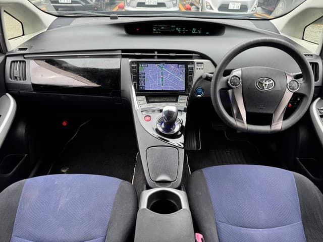 2012 Toyota Prius JDM car for sale — photo 7 of 10