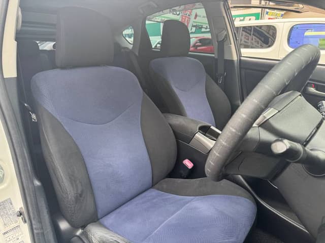2012 Toyota Prius JDM car for sale — photo 8 of 10