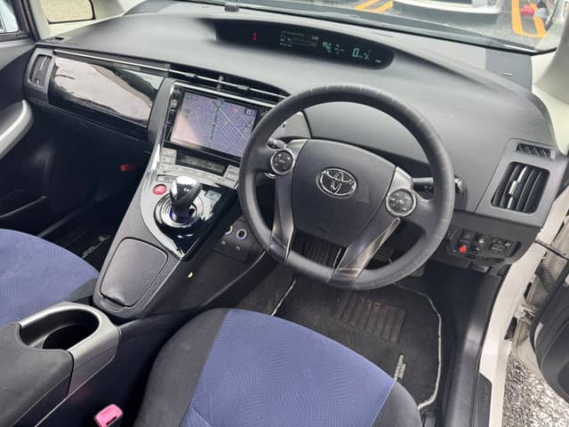 2012 Toyota Prius JDM car for sale — photo 9 of 10