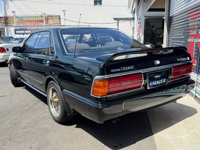 1989 Nissan Cedric JDM car for sale — photo 2 of 10