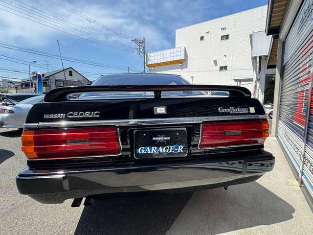 1989 Nissan Cedric JDM car for sale — photo 7 of 10