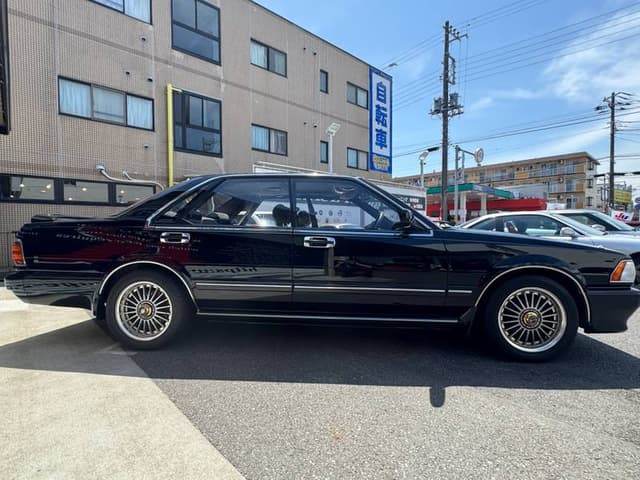 1989 Nissan Cedric JDM car for sale — photo 8 of 10