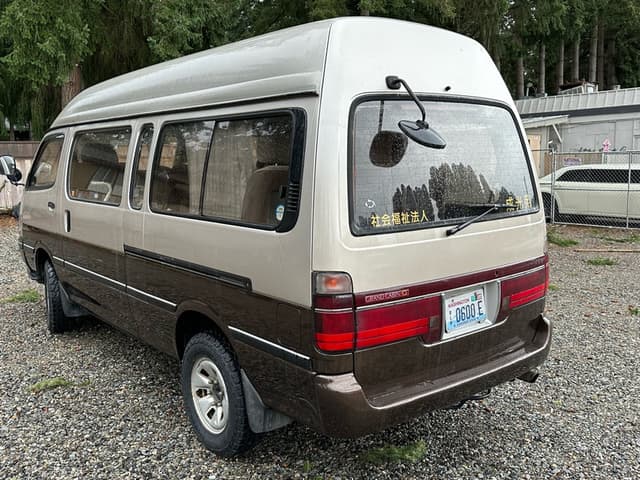 1996 Toyota HiAce JDM car for sale — photo 2 of 10
