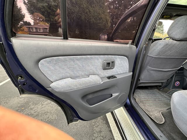 1996 Toyota Hilux Surf JDM car for sale — photo 17 of 25