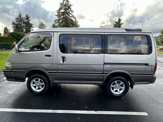 1996 Toyota HiAce JDM car for sale — photo 6 of 10