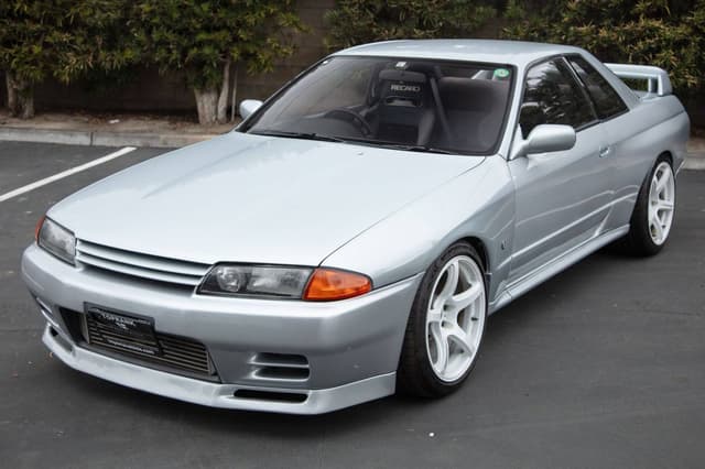 1991 Nissan Skyline JDM car for sale — photo 2 of 10