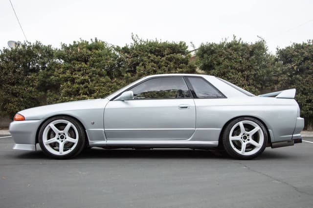 1991 Nissan Skyline JDM car for sale — photo 4 of 10