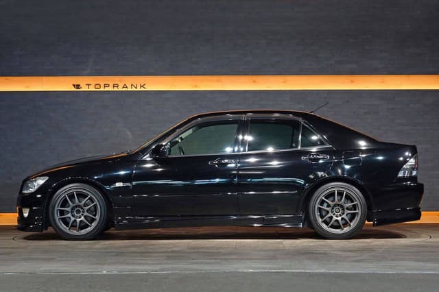 2002 Toyota Altezza JDM car for sale — photo 4 of 10