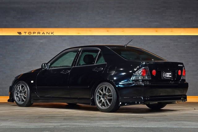 2002 Toyota Altezza JDM car for sale — photo 5 of 10