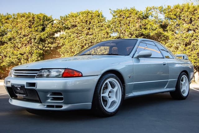 1990 Nissan Skyline JDM car for sale — photo 3 of 10