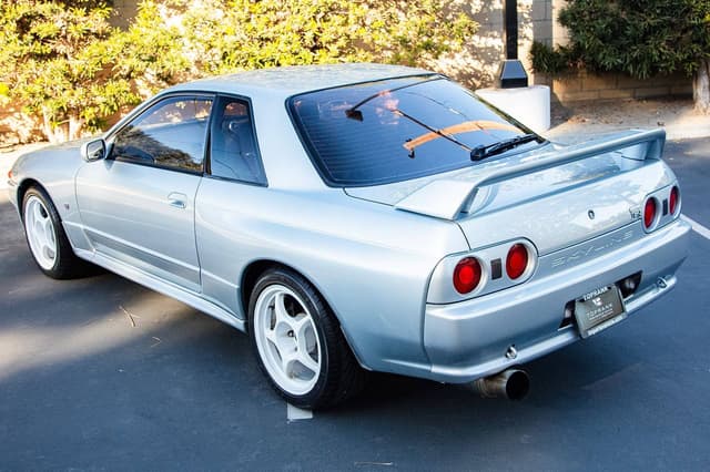 1990 Nissan Skyline JDM car for sale — photo 7 of 10