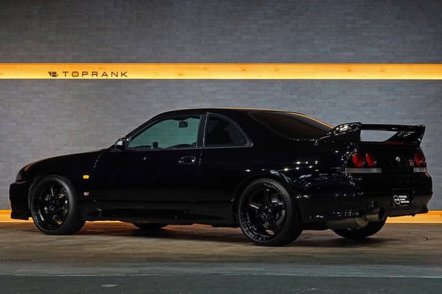1995 Nissan Skyline JDM car for sale — photo 2 of 10
