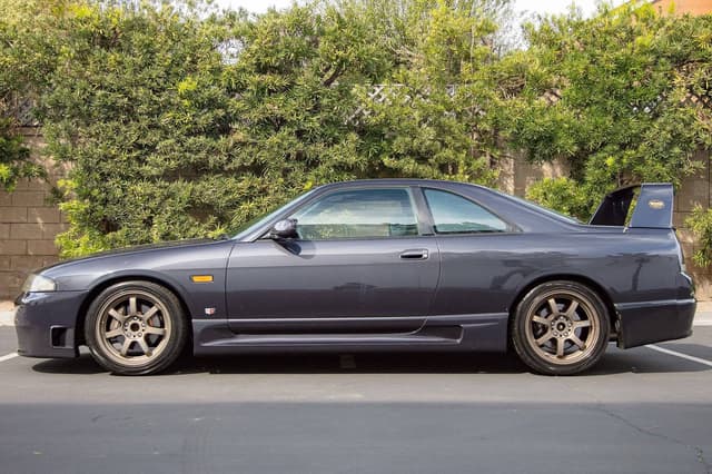 1995 Nissan Skyline JDM car for sale — photo 4 of 10