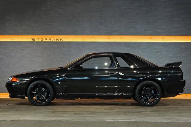 1989 Nissan Skyline JDM car for sale — photo 3 of 10
