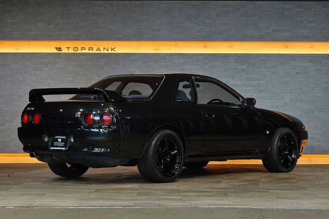 1989 Nissan Skyline JDM car for sale — photo 9 of 10