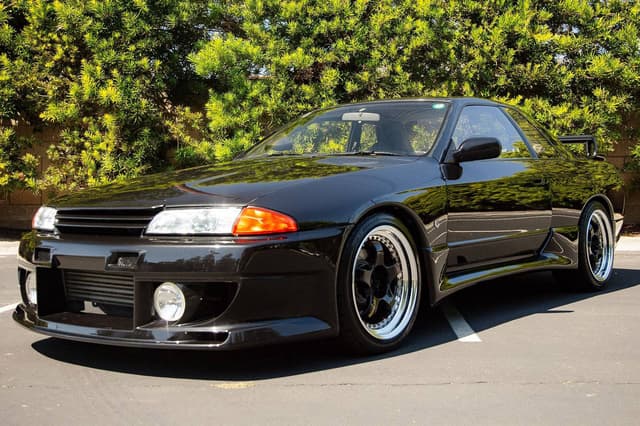 1992 Nissan Skyline JDM car for sale — photo 2 of 10