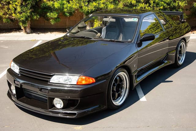 1992 Nissan Skyline JDM car for sale — photo 3 of 10