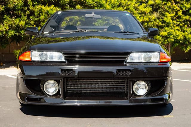 1992 Nissan Skyline JDM car for sale — photo 4 of 10