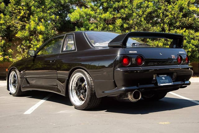 1992 Nissan Skyline JDM car for sale — photo 8 of 10