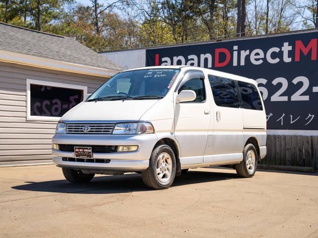 1999 Toyota Regius JDM car for sale — photo 3 of 10