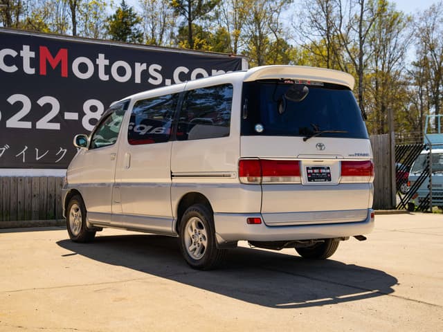 1999 Toyota Regius JDM car for sale — photo 9 of 10