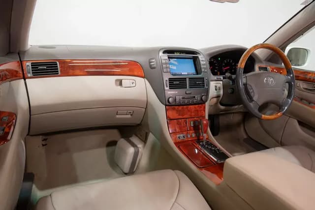 2000 Toyota Celsior JDM car for sale — photo 9 of 10