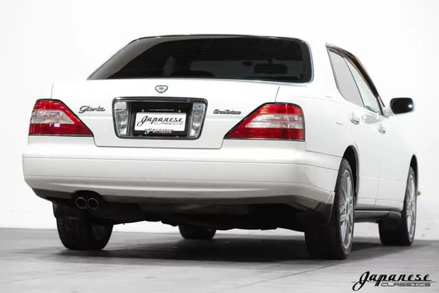 1998 Nissan Gloria JDM car for sale — photo 8 of 10