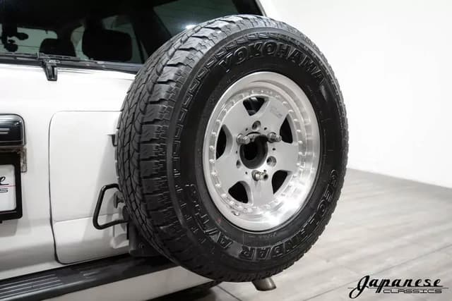 2000 Toyota Hilux Surf JDM car for sale — photo 9 of 10