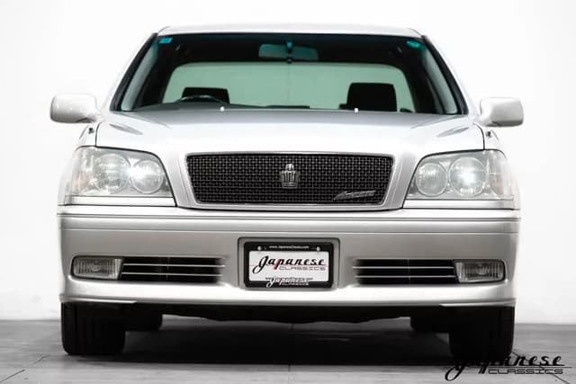 1998 Toyota Crown JDM car for sale — photo 2 of 10