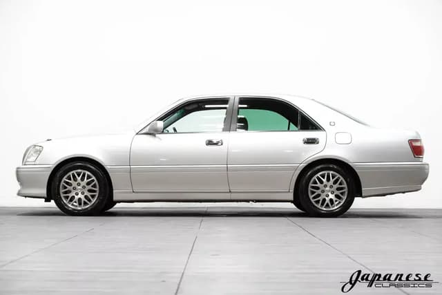 1998 Toyota Crown JDM car for sale — photo 4 of 10
