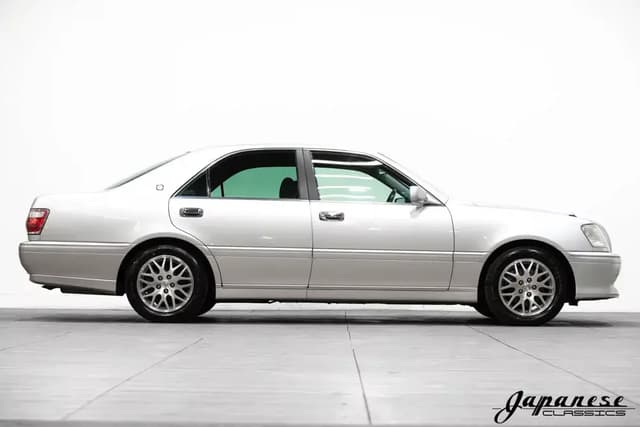 1998 Toyota Crown JDM car for sale — photo 5 of 10