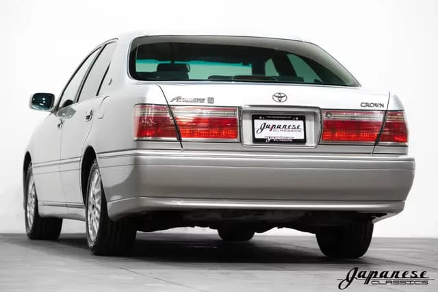 1998 Toyota Crown JDM car for sale — photo 6 of 10